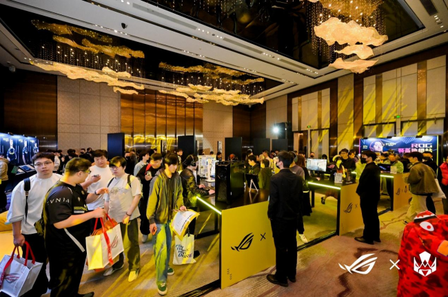 嗨翻成都ROG装备集结开启电竞新体验开元棋牌Vitality粉丝见面会(图2) 嗨翻成都ROG装备集结开启电竞新体验开元棋牌Vitality粉丝见面会(图2)