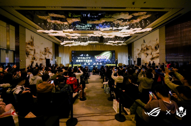嗨翻成都ROG装备集结开启电竞新体验开元棋牌Vitality粉丝见面会(图9) 嗨翻成都ROG装备集结开启电竞新体验开元棋牌Vitality粉丝见面会(图9)