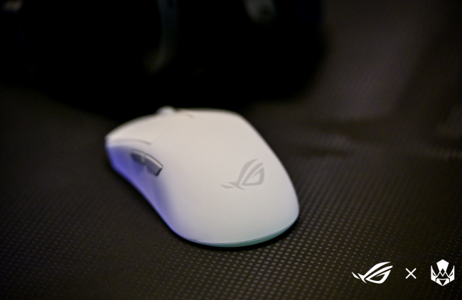 嗨翻成都ROG装备集结开启电竞新体验开元棋牌Vitality粉丝见面会(图18) 嗨翻成都ROG装备集结开启电竞新体验开元棋牌Vitality粉丝见面会(图18)