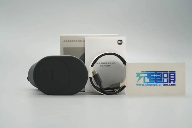 吸无线充内部功能一颗SoC全搞定！开元棋牌app拆解小米30W车载磁(图3)