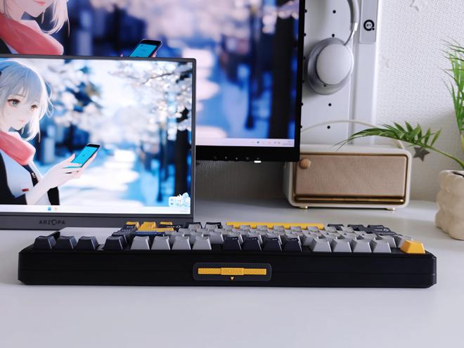 L99带您解锁机械键盘新形态开元棋牌试玩触控大屏加持狼蛛(图2)