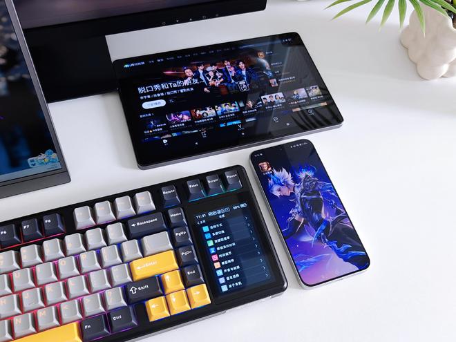 L99带您解锁机械键盘新形态开元棋牌试玩触控大屏加持狼蛛(图15)